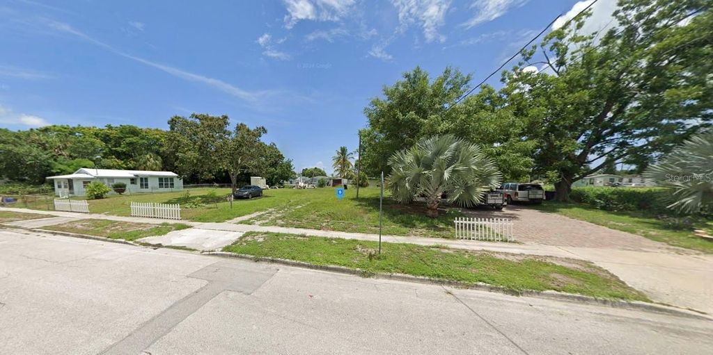 Photo of 800 N 18th Street, Fort Pierce, FL 34950 (MLS # A4668898)