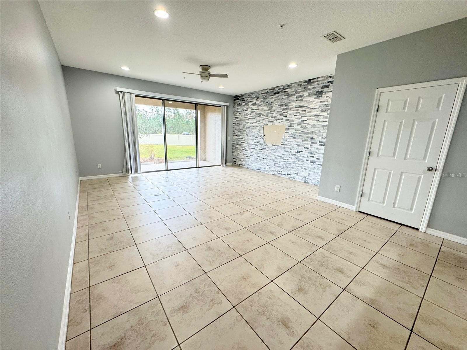 726 ARTISAN STREET 24