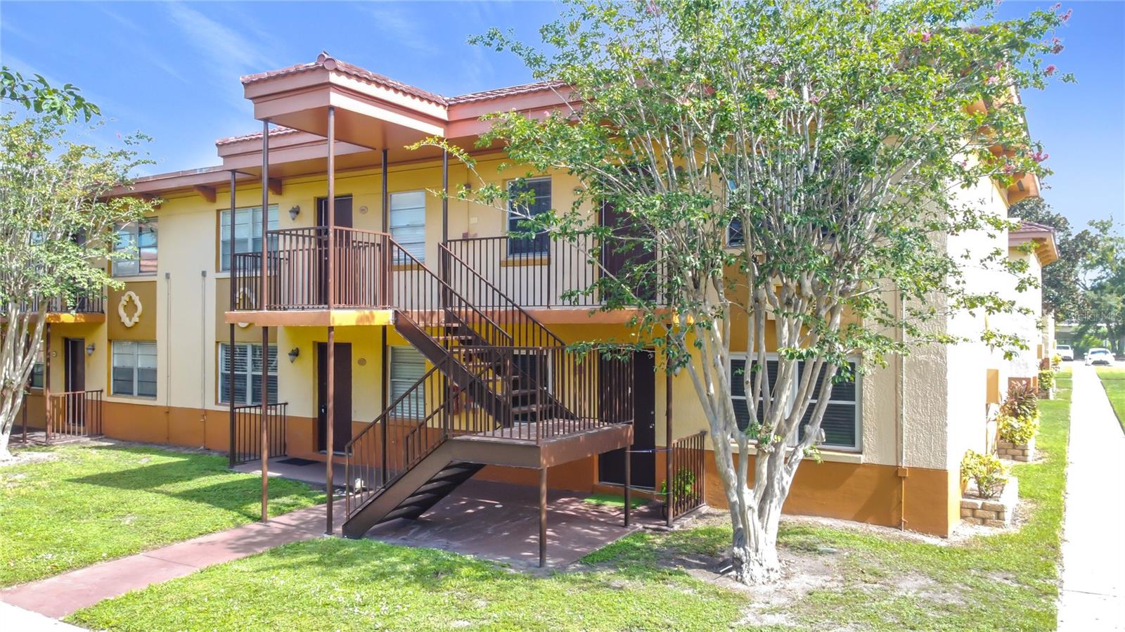 Welcome to this beautifully maintained 2-bedroom, 2-bathroom condo located in a gated community in the heart of Orlando! This second-floor unit offers a bright and open layout with generous living space and a split-bedroom floor plan, perfect for privacy and comfort.
Enjoy a low monthly HOA in a well-kept community just minutes from The Florida Mall, Orlando International Airport (MCO), and major highways including 528, 408, and I-4, making your daily commute and weekend outings incredibly convenient.
Whether you're a first-time homebuyer, downsizing, or an investor, this condo is an excellent opportunity to own in one of Orlando's most accessible and growing areas.
Schedule your private tour today and experience affordable, gated living near the center of it all!
