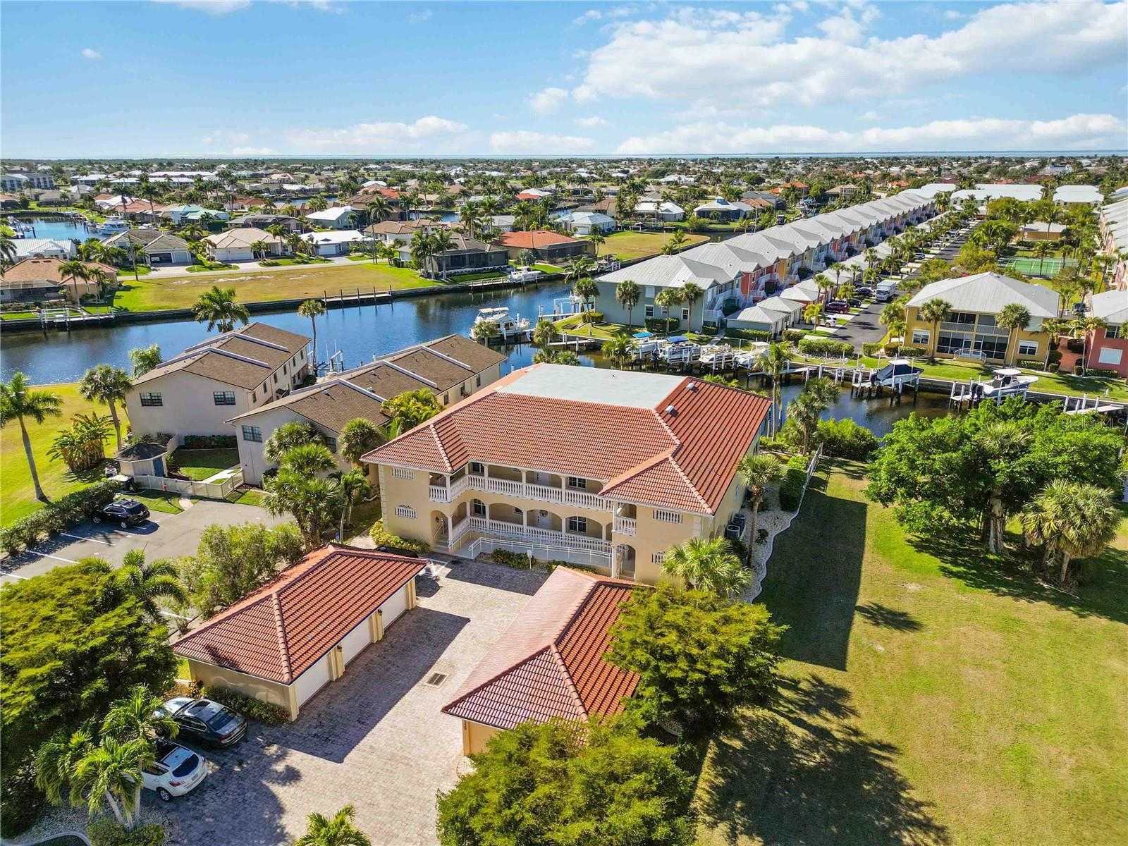 BELLA LAGUNA - Residential