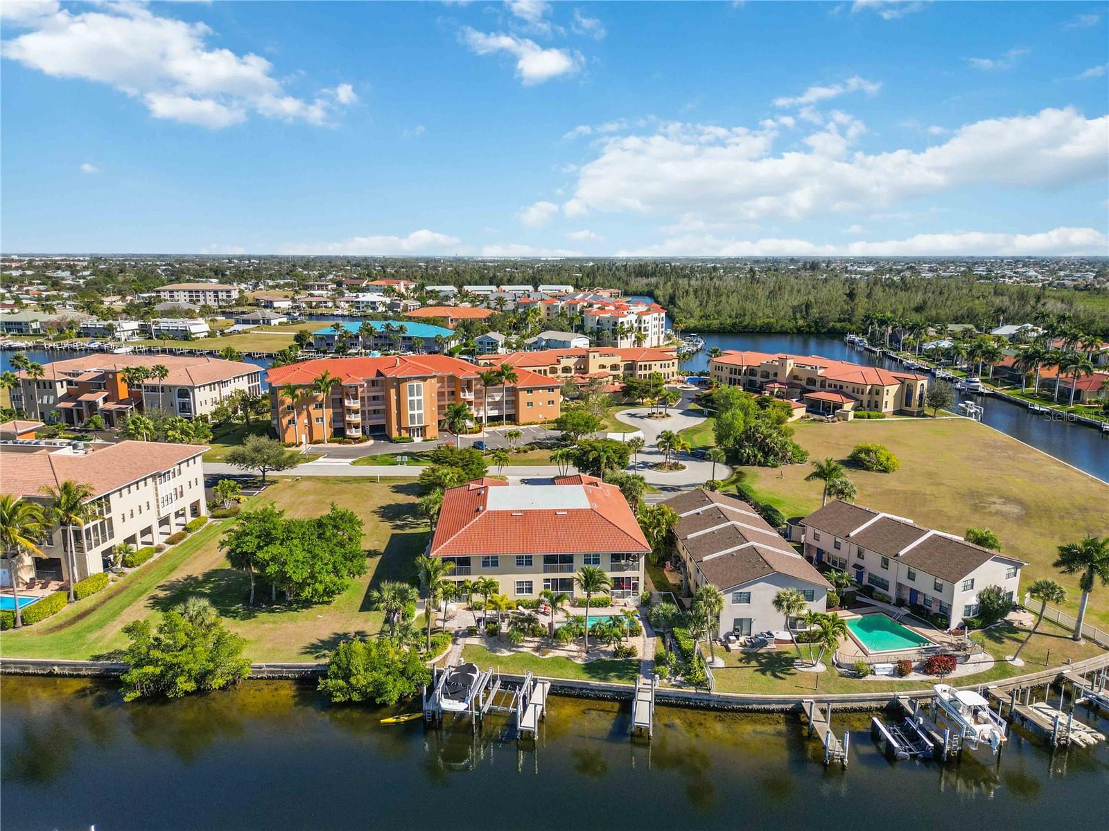 BELLA LAGUNA - Residential