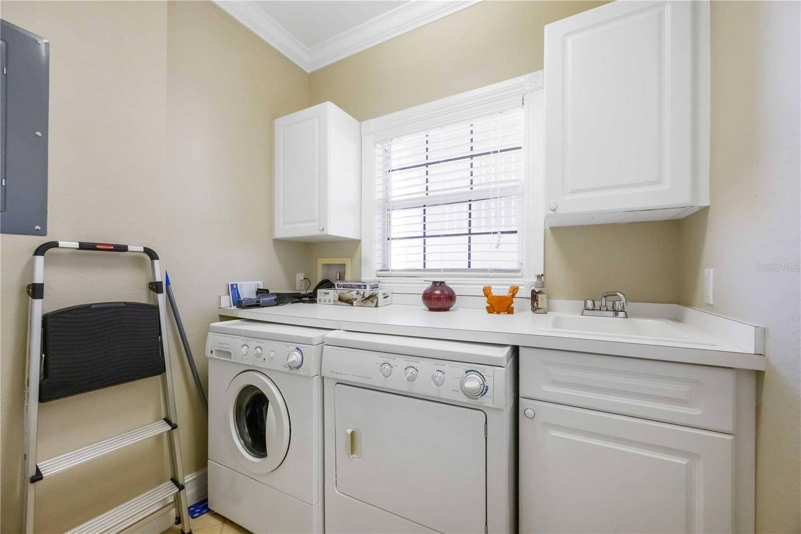 BELLA LAGUNA - Residential