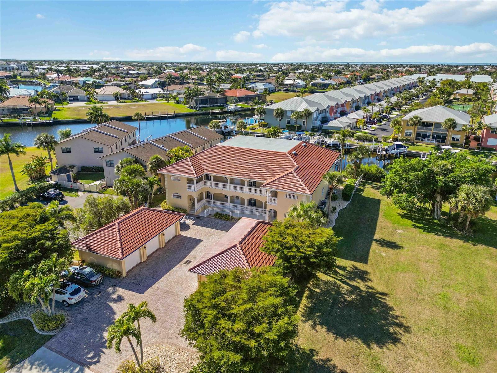 BELLA LAGUNA - Residential