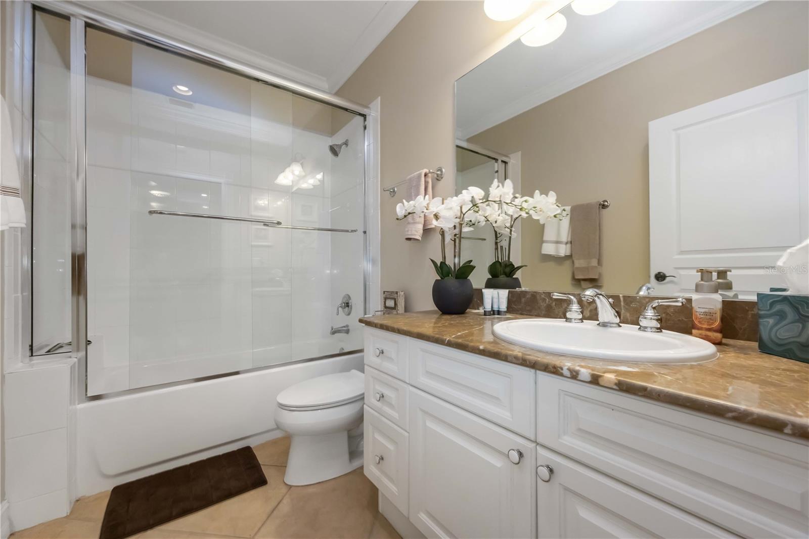 BELLA LAGUNA - Residential