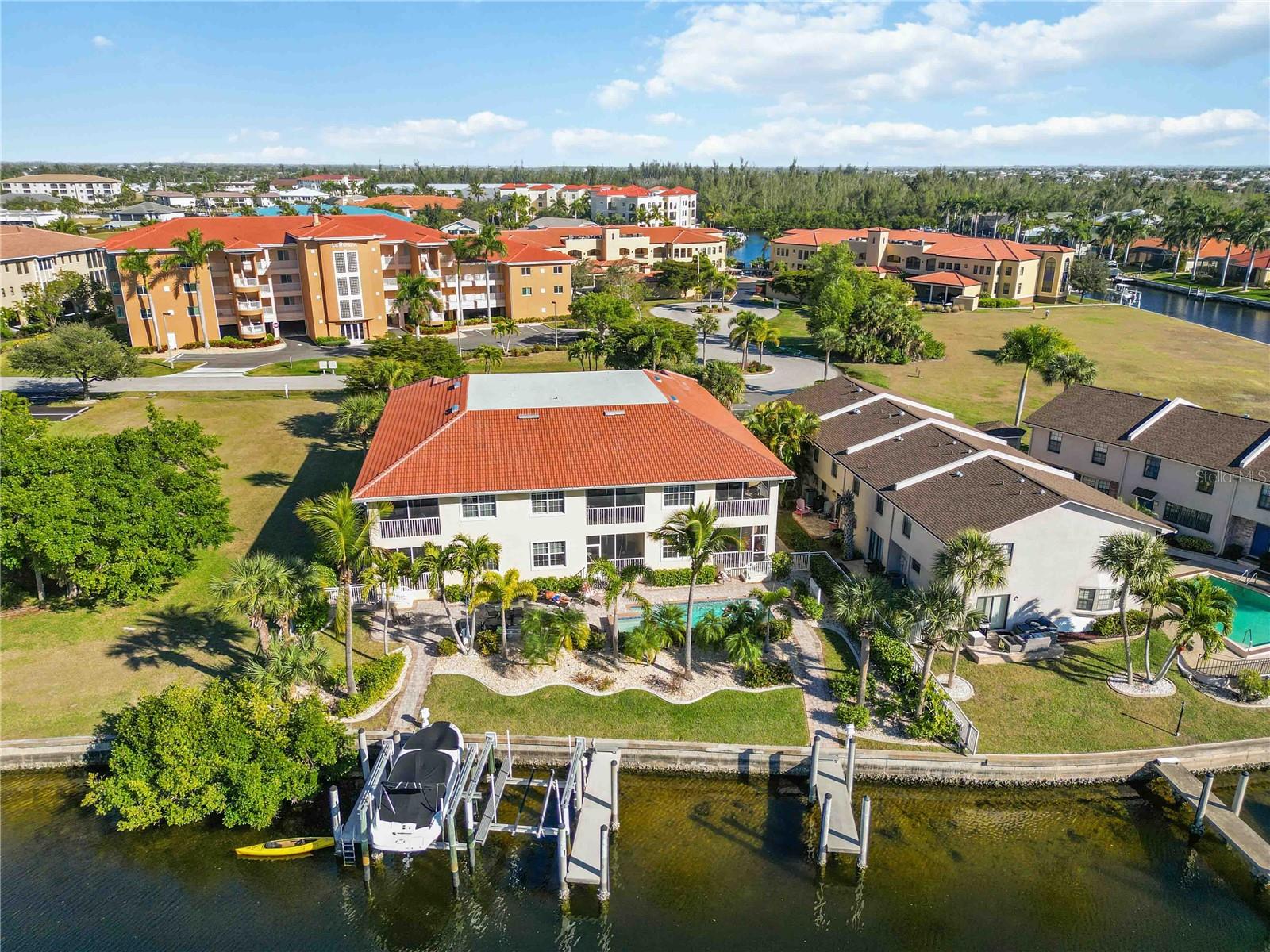 BELLA LAGUNA - Residential