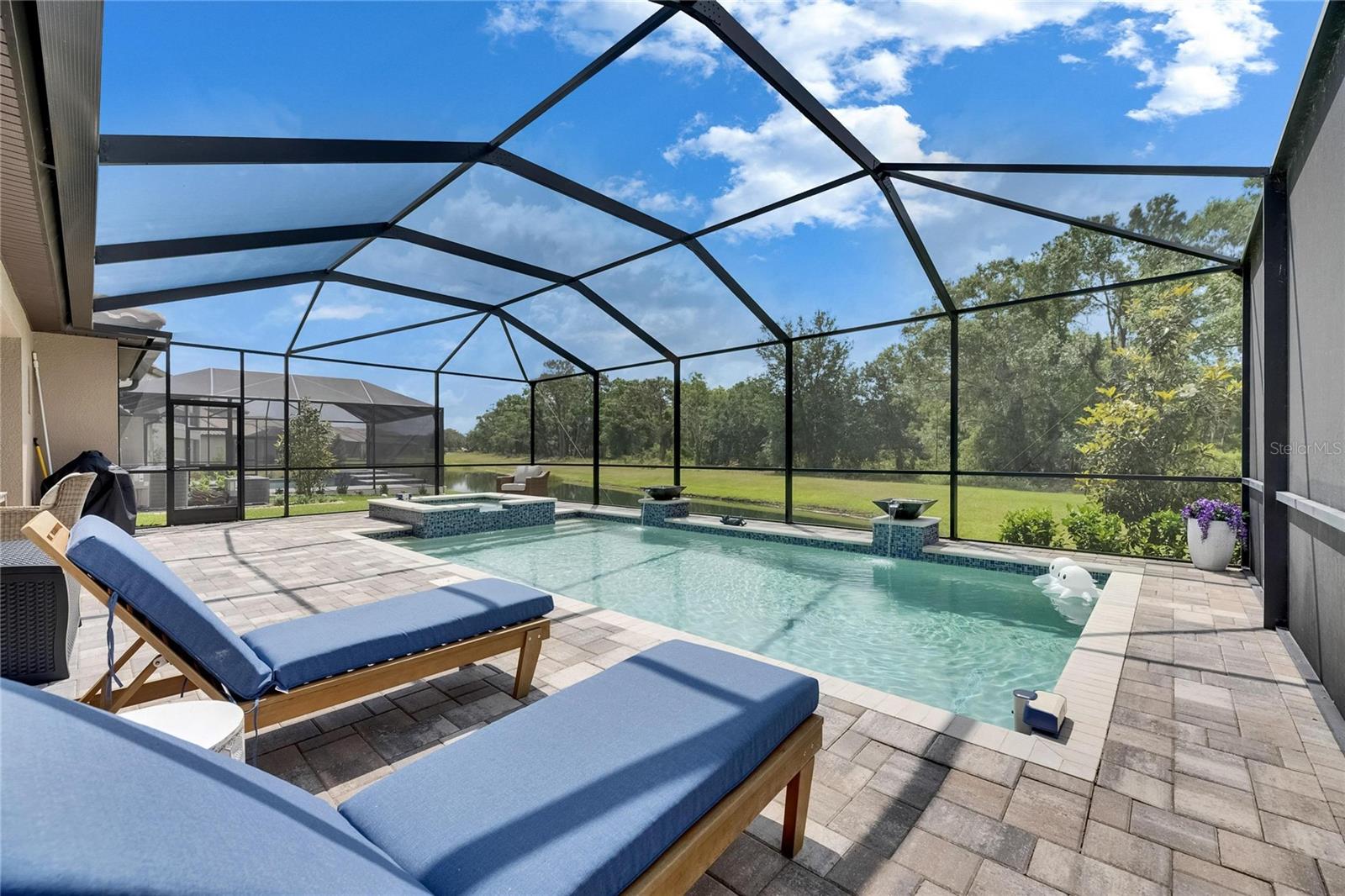 HINTON HAWKSTONE - Residential