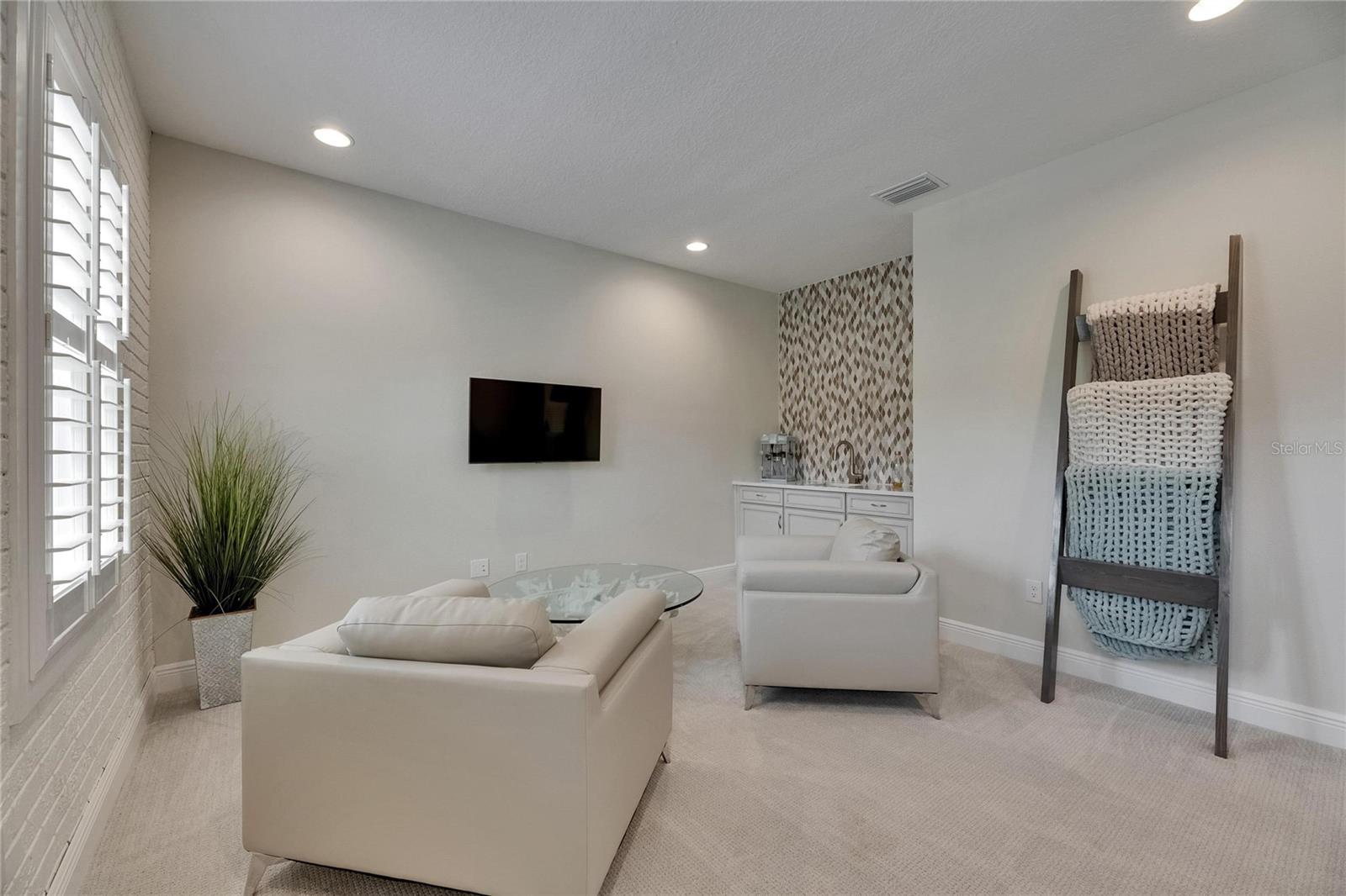 HINTON HAWKSTONE - Residential