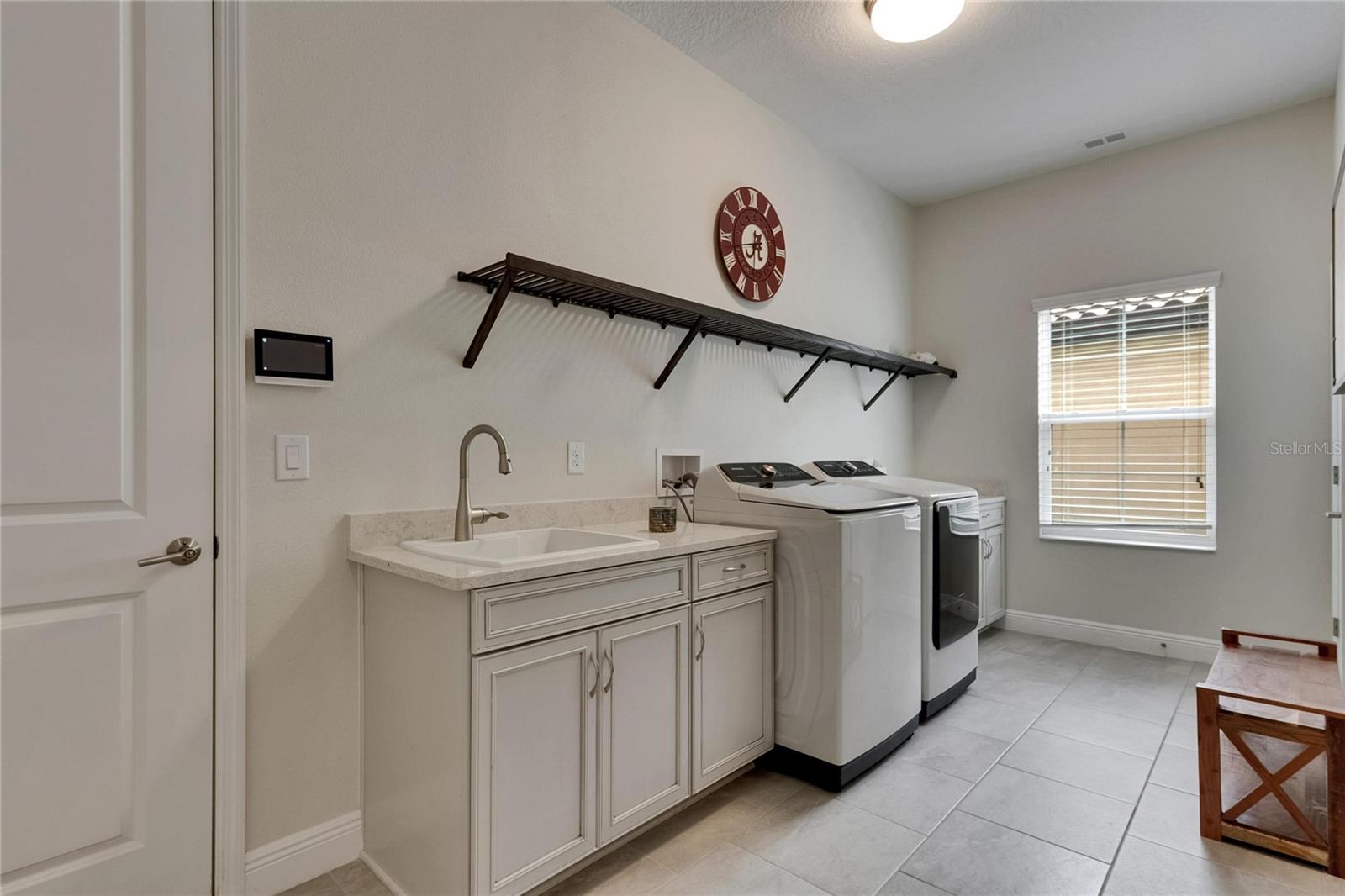 HINTON HAWKSTONE - Residential