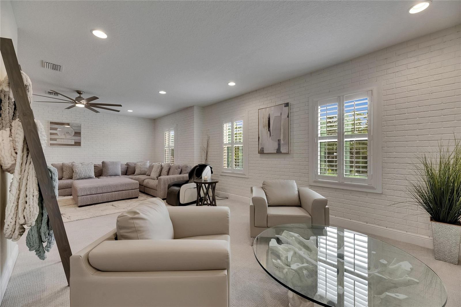 HINTON HAWKSTONE - Residential