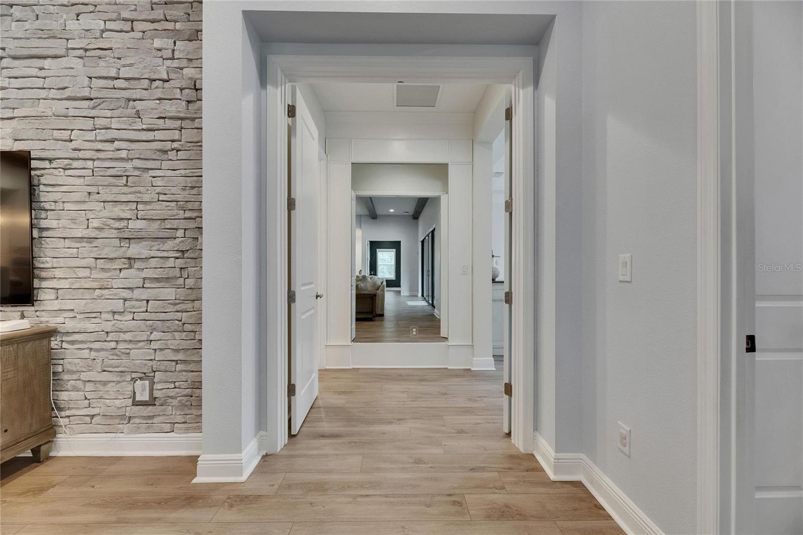 HINTON HAWKSTONE - Residential