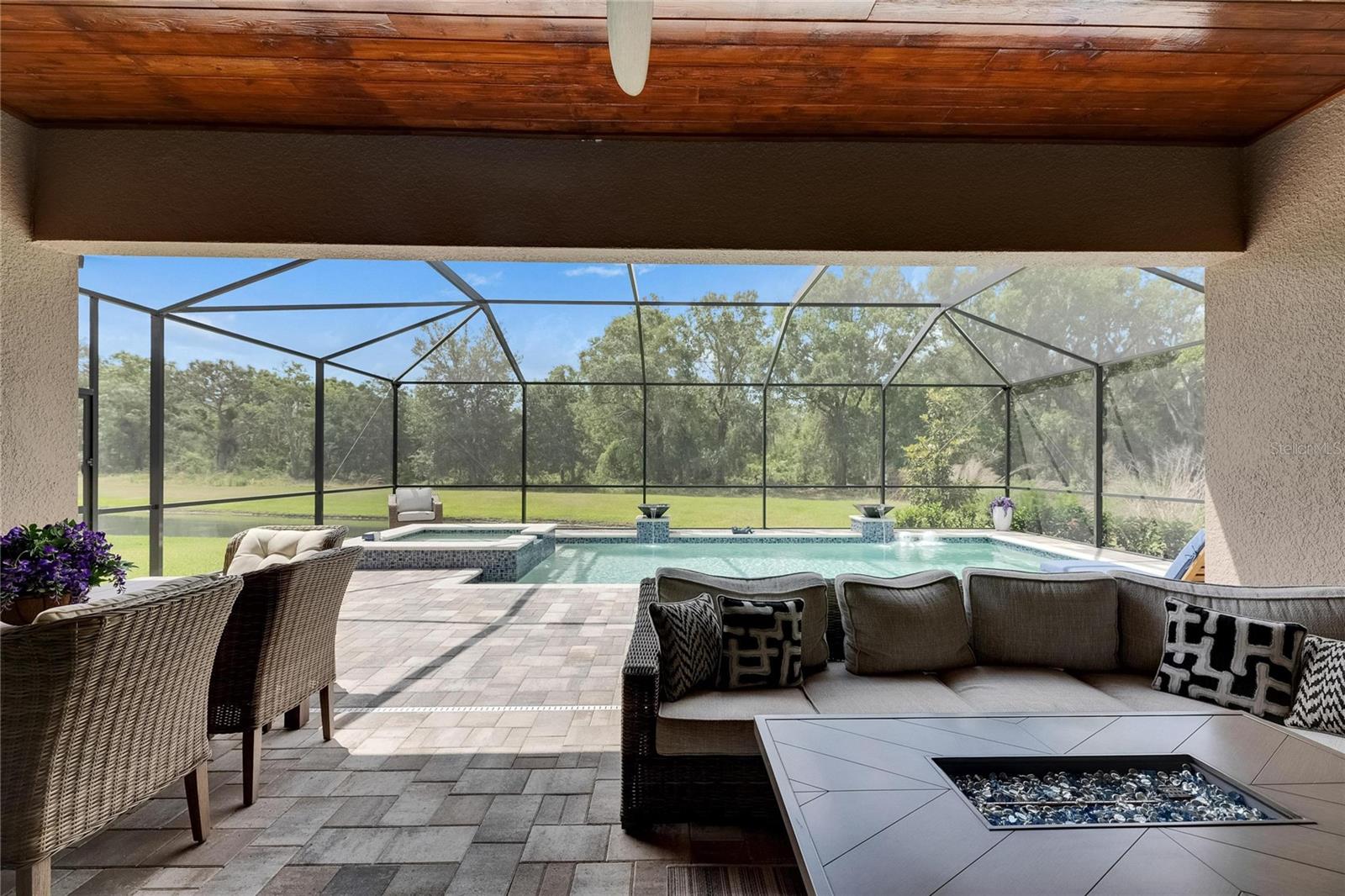 HINTON HAWKSTONE - Residential
