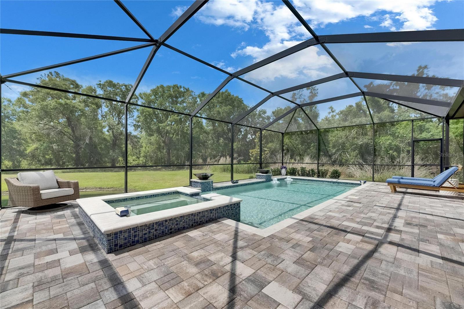 HINTON HAWKSTONE - Residential