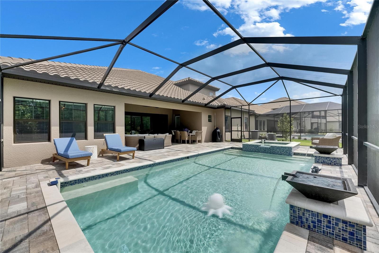 HINTON HAWKSTONE - Residential