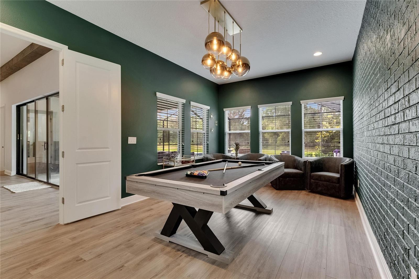 HINTON HAWKSTONE - Residential
