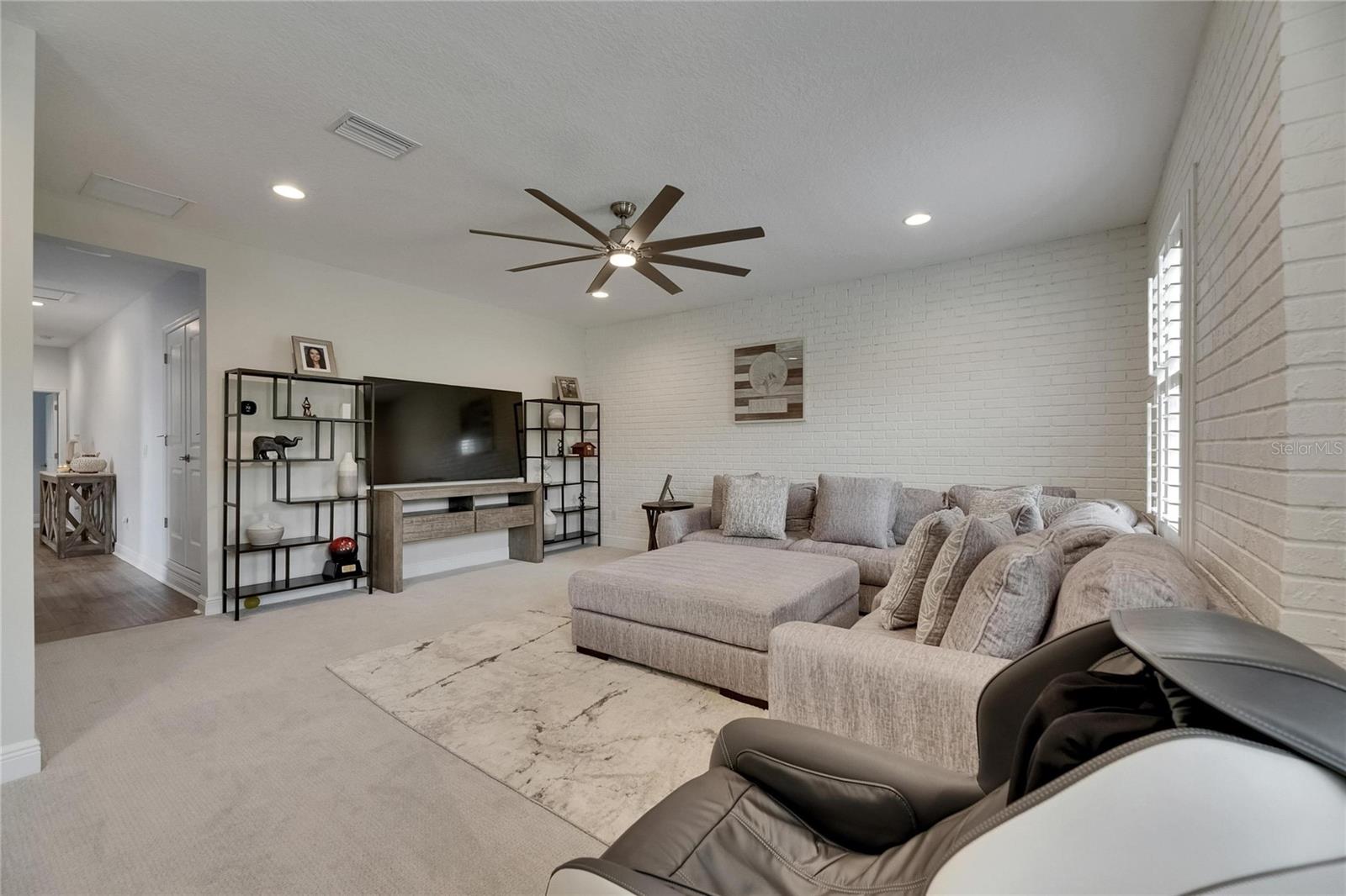 HINTON HAWKSTONE - Residential