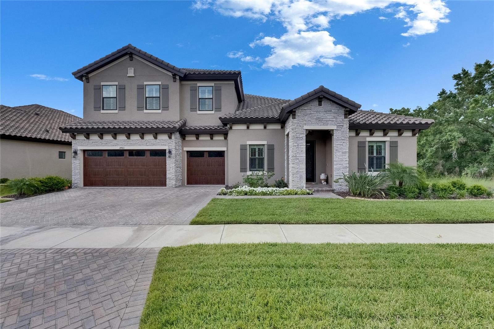 HINTON HAWKSTONE - Residential