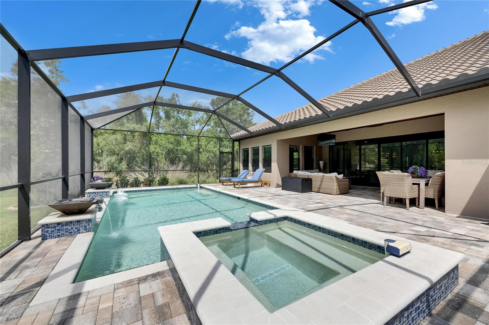 HINTON HAWKSTONE - Residential