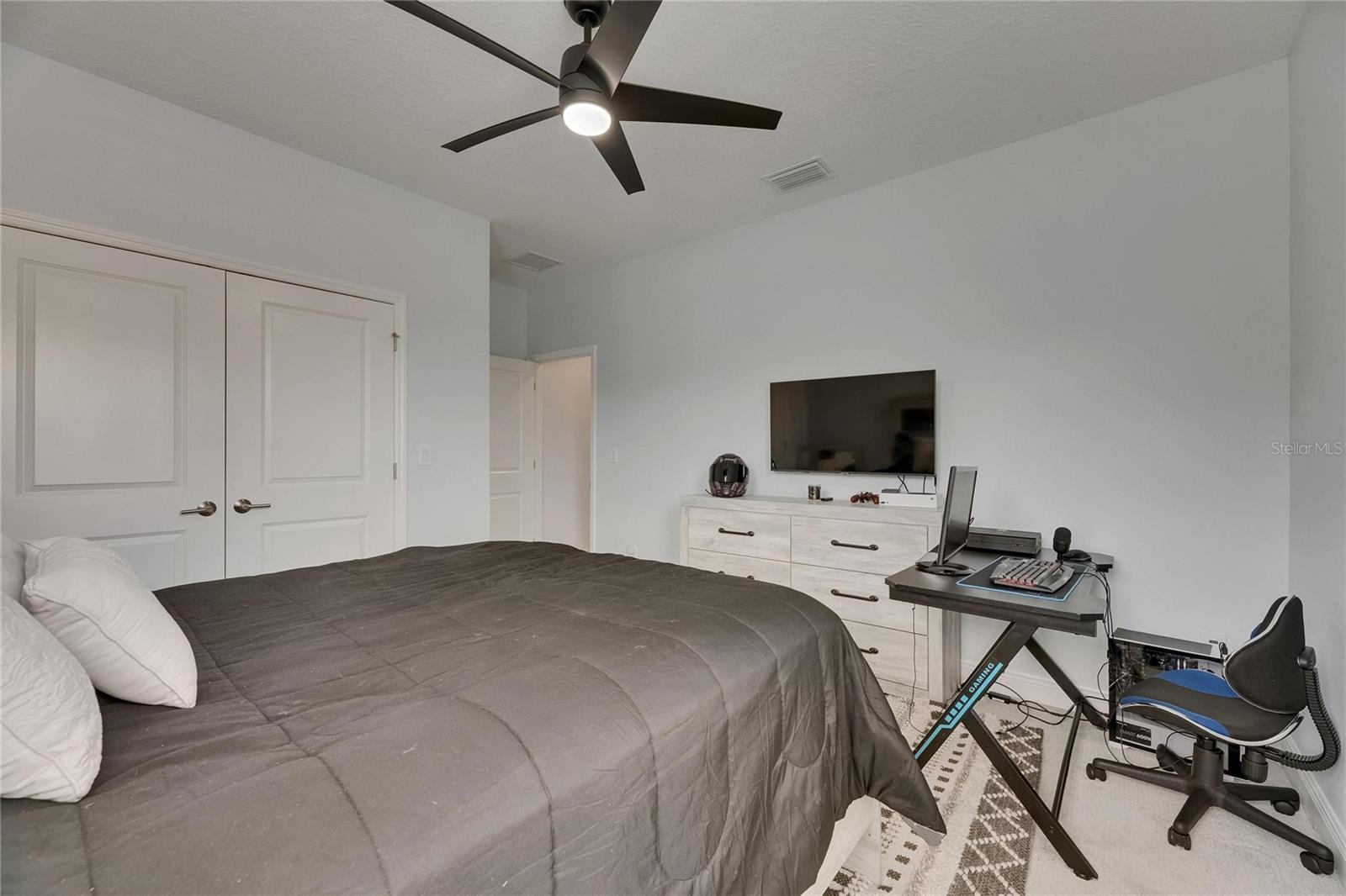 HINTON HAWKSTONE - Residential