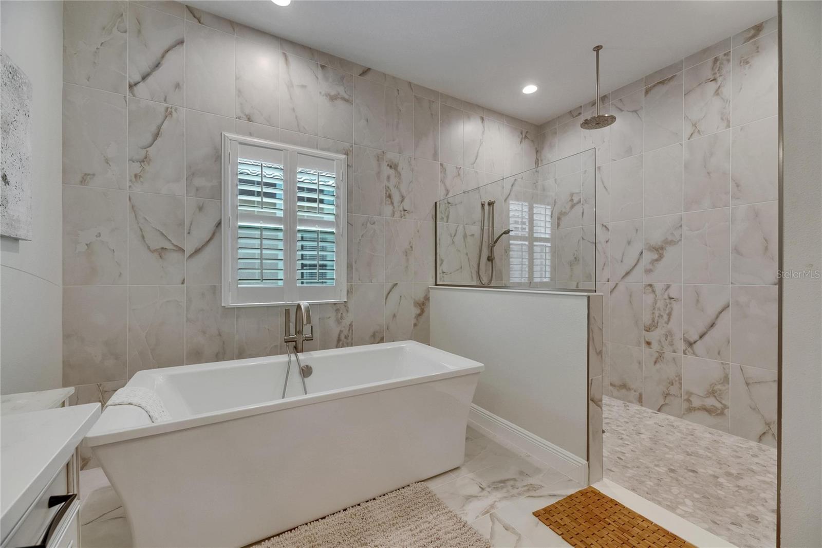 HINTON HAWKSTONE - Residential