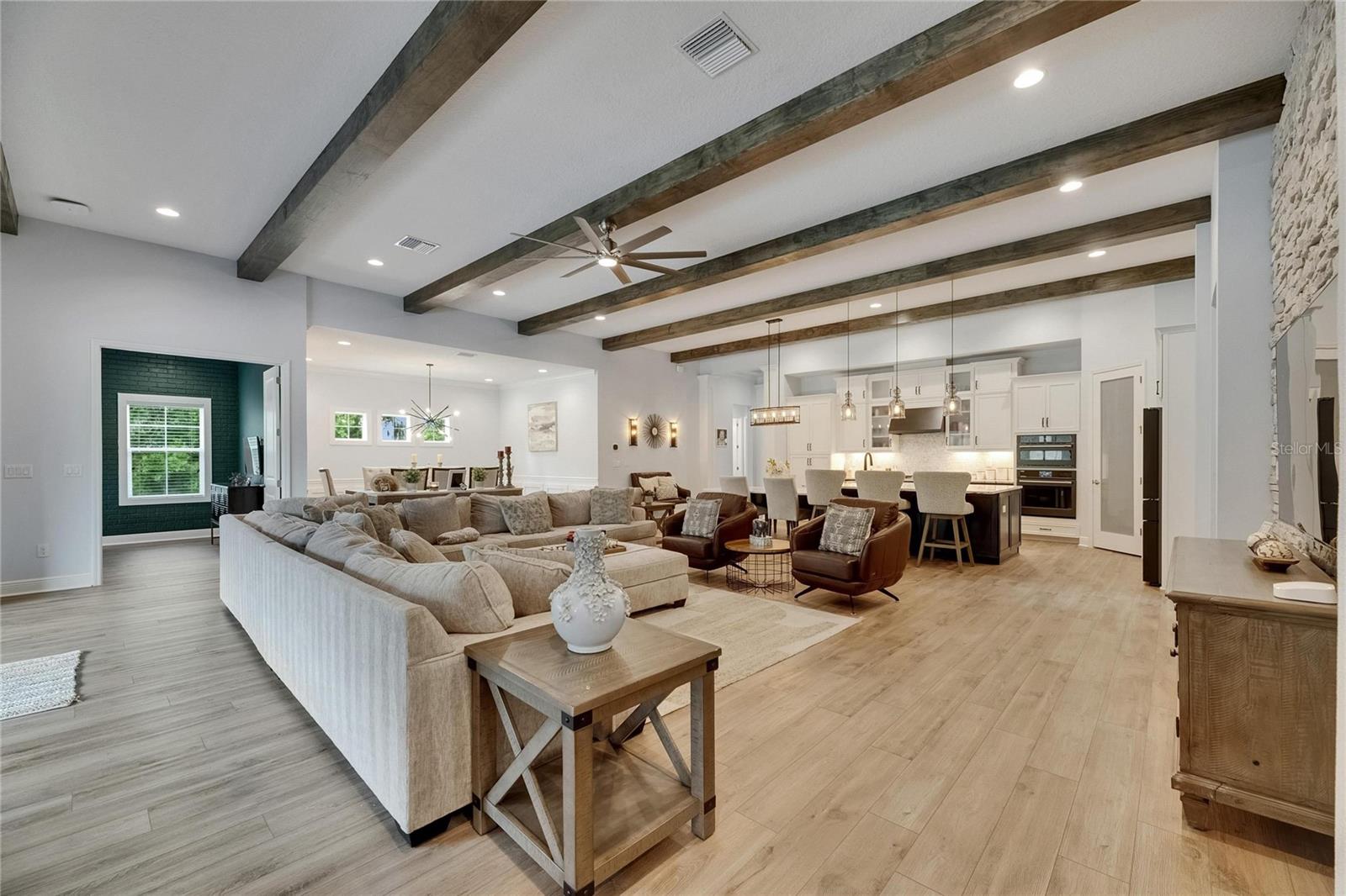 HINTON HAWKSTONE - Residential