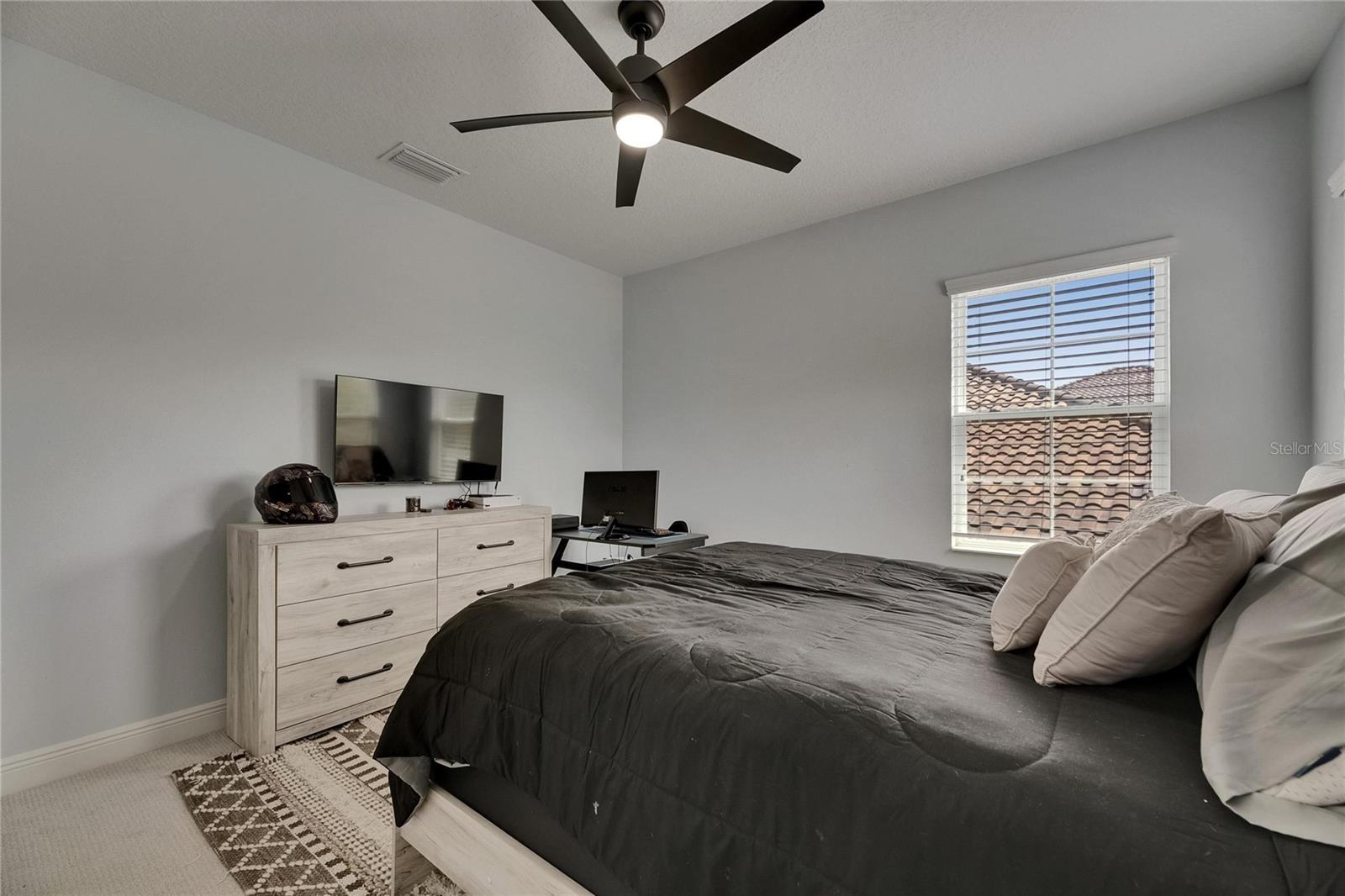 HINTON HAWKSTONE - Residential