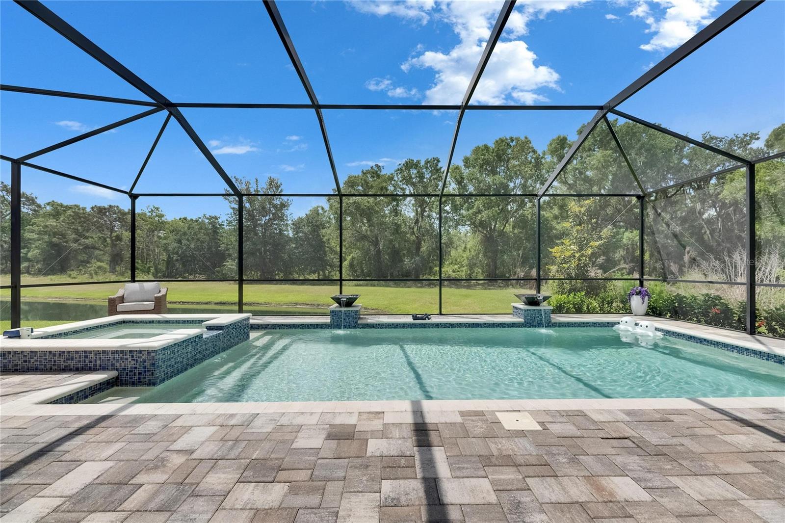 HINTON HAWKSTONE - Residential
