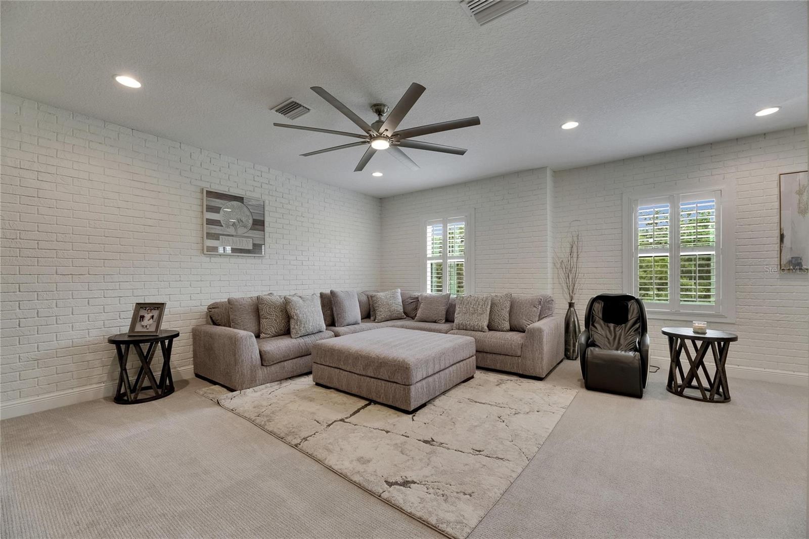 HINTON HAWKSTONE - Residential