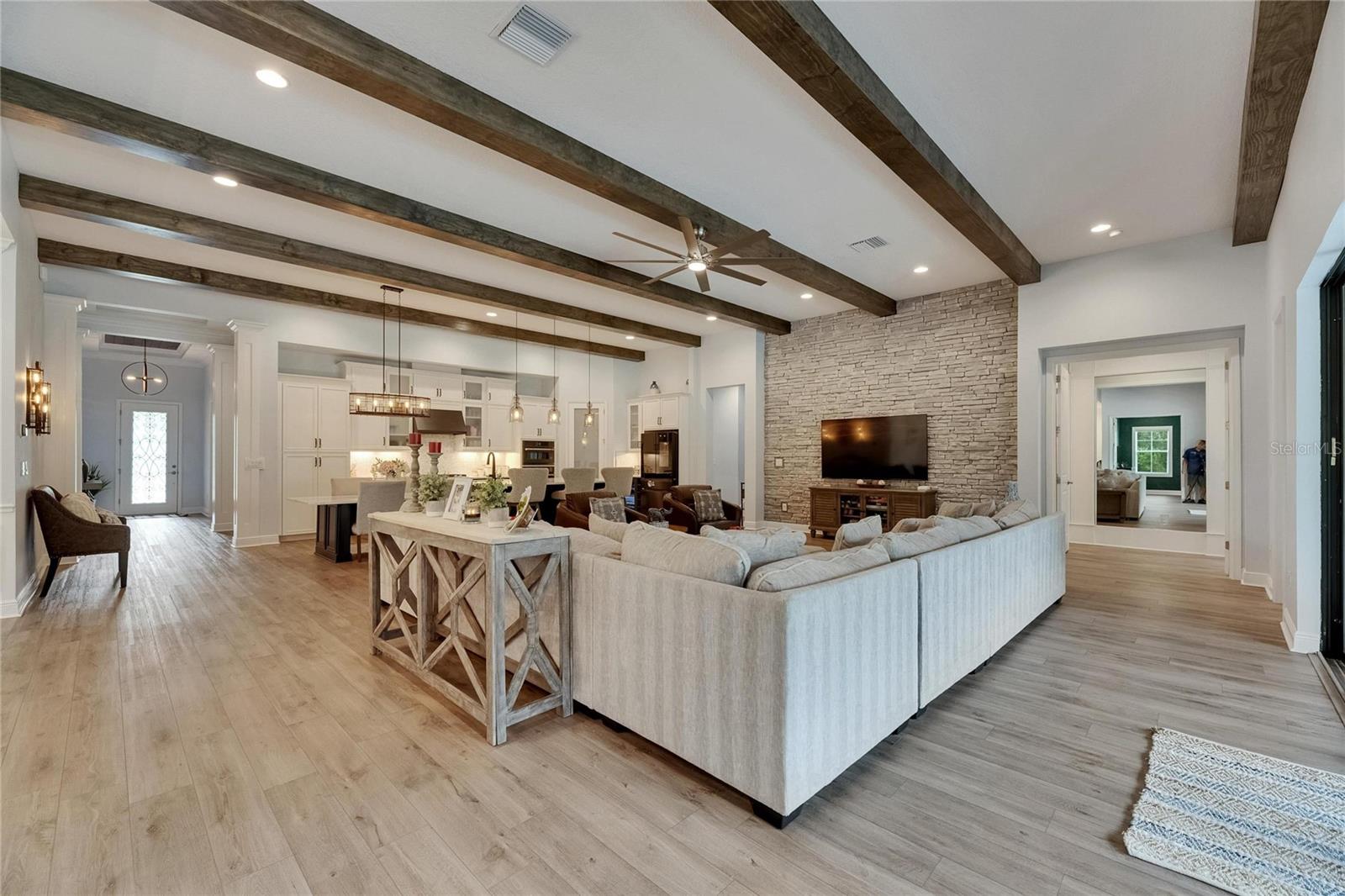 HINTON HAWKSTONE - Residential