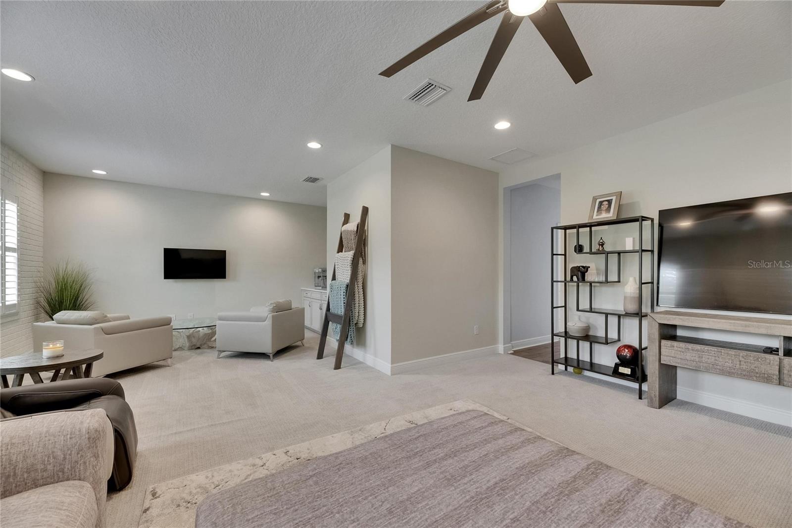 HINTON HAWKSTONE - Residential