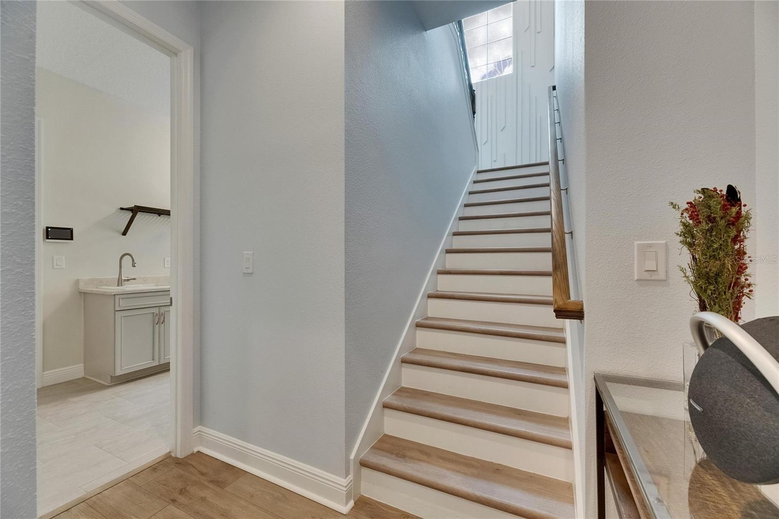 HINTON HAWKSTONE - Residential