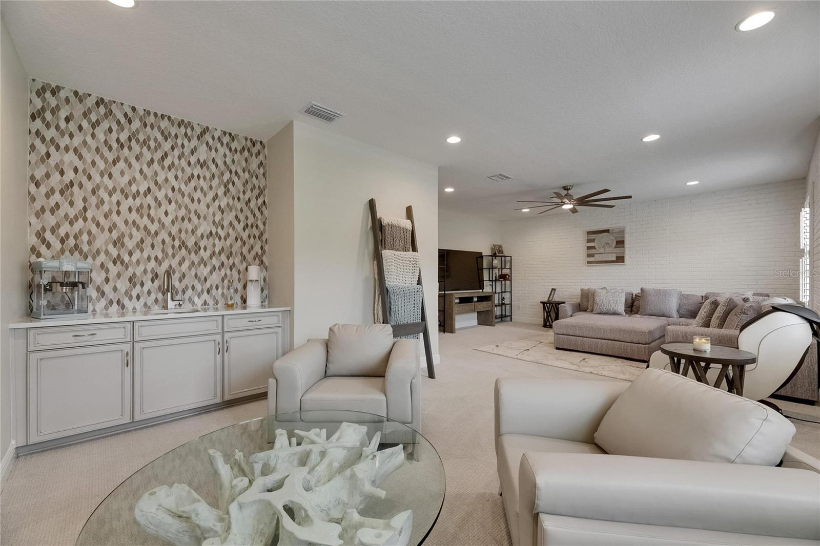 HINTON HAWKSTONE - Residential