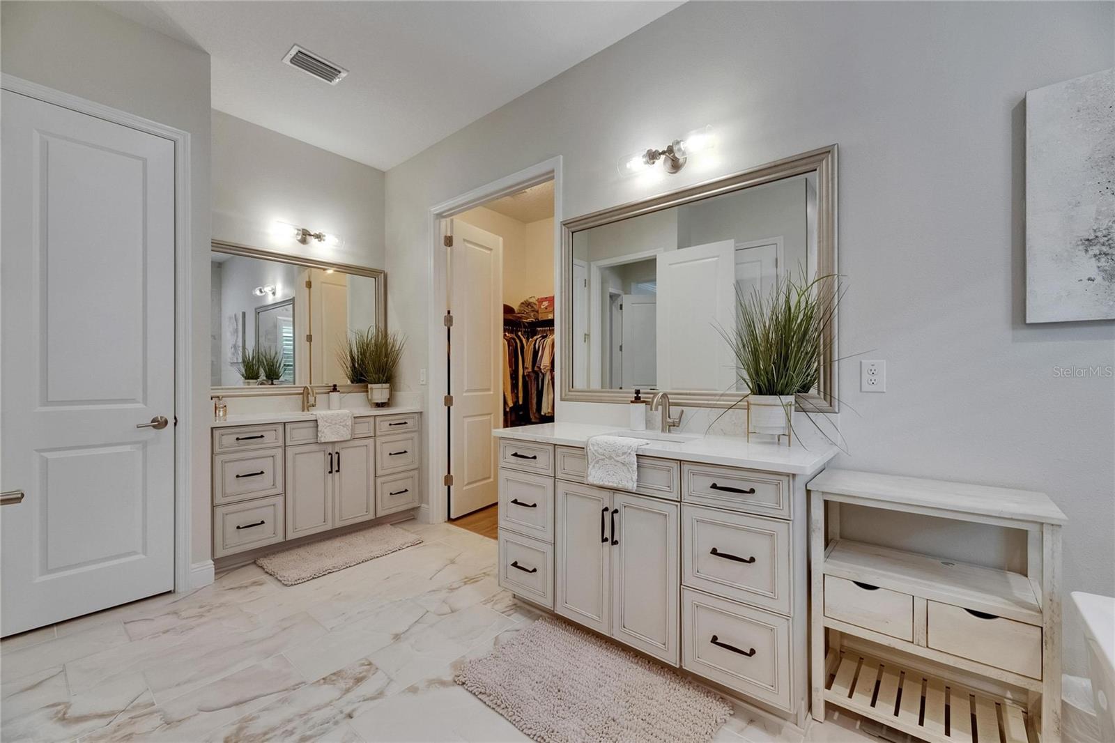 HINTON HAWKSTONE - Residential