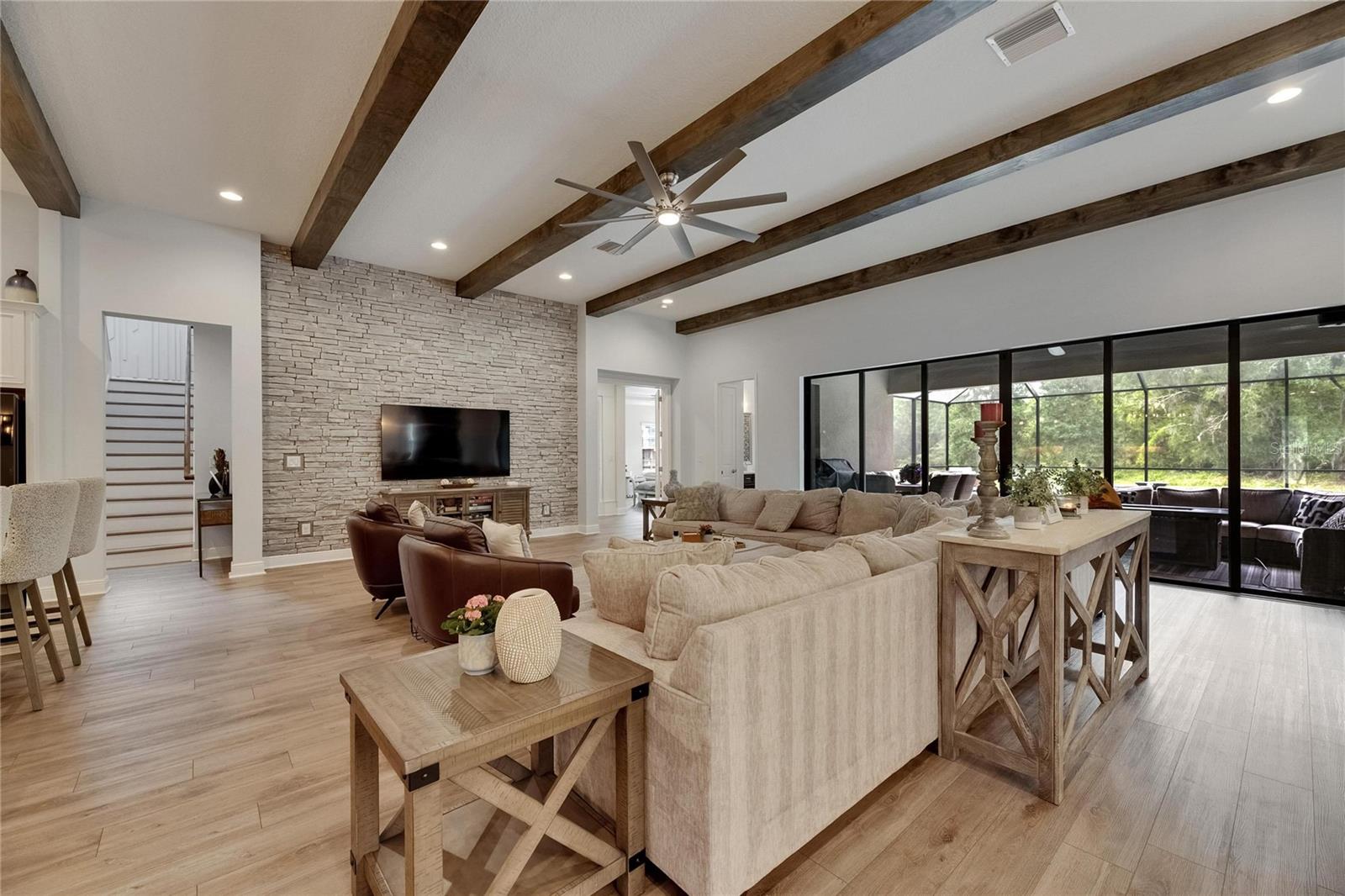 HINTON HAWKSTONE - Residential