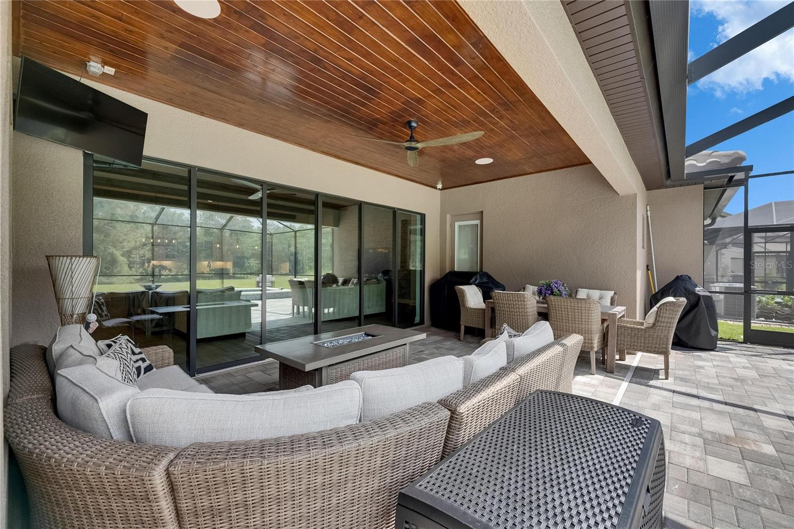 HINTON HAWKSTONE - Residential