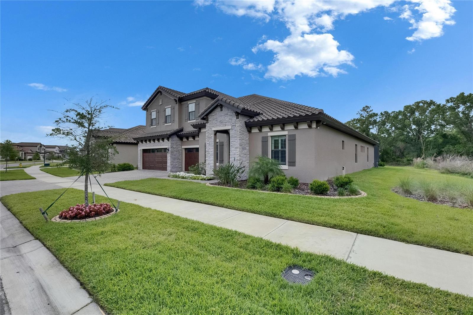 HINTON HAWKSTONE - Residential