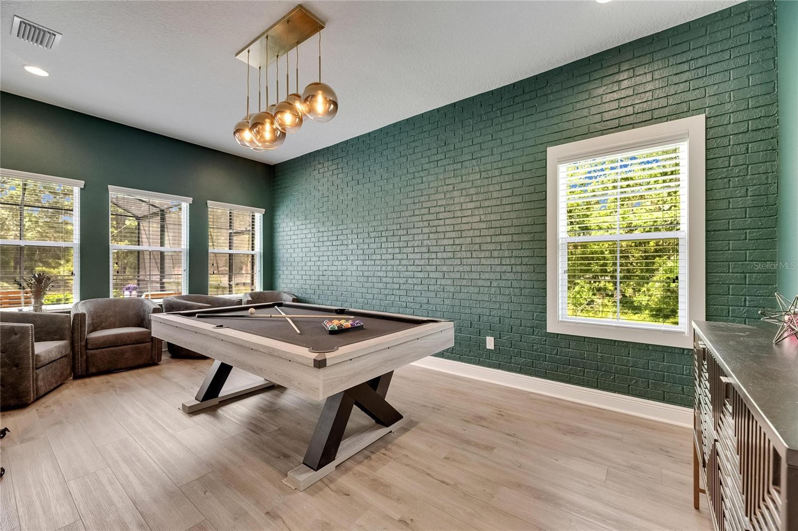HINTON HAWKSTONE - Residential
