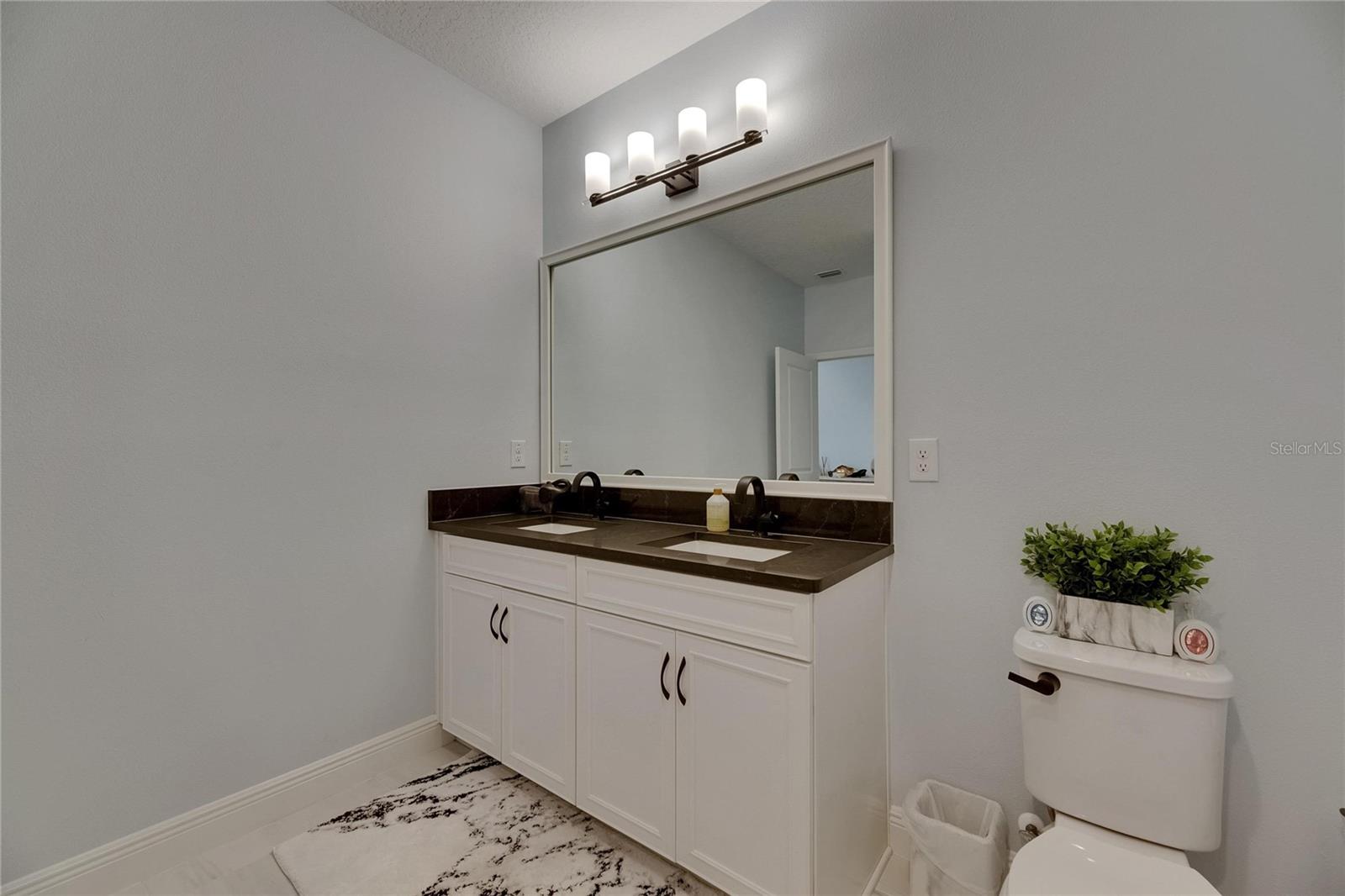 HINTON HAWKSTONE - Residential