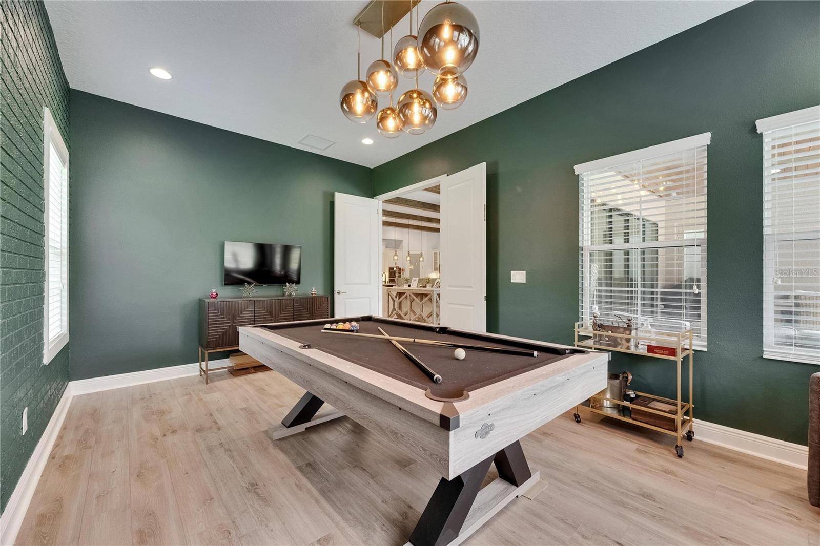 HINTON HAWKSTONE - Residential