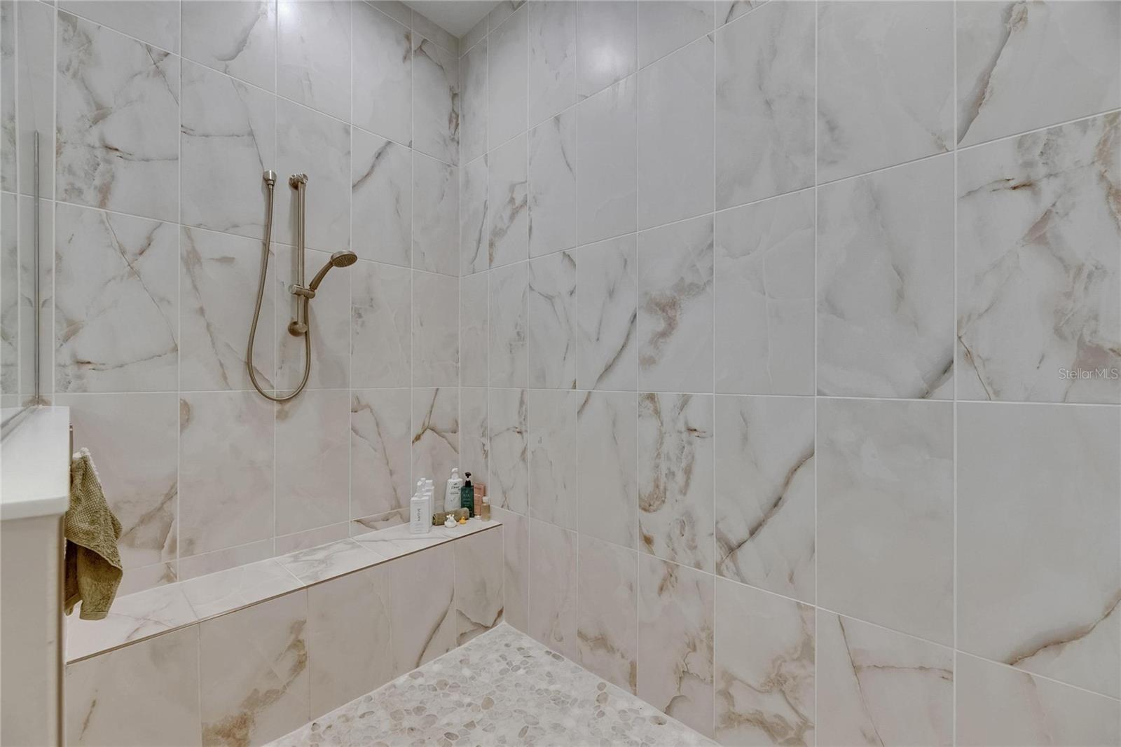 HINTON HAWKSTONE - Residential
