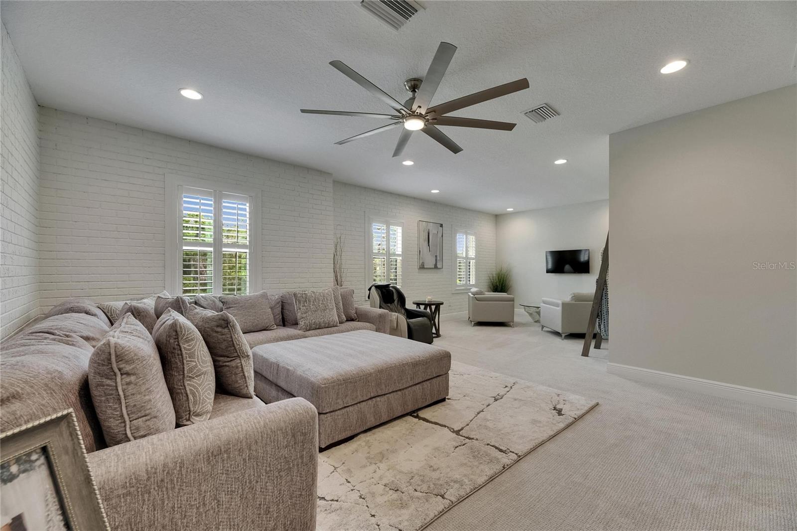 HINTON HAWKSTONE - Residential