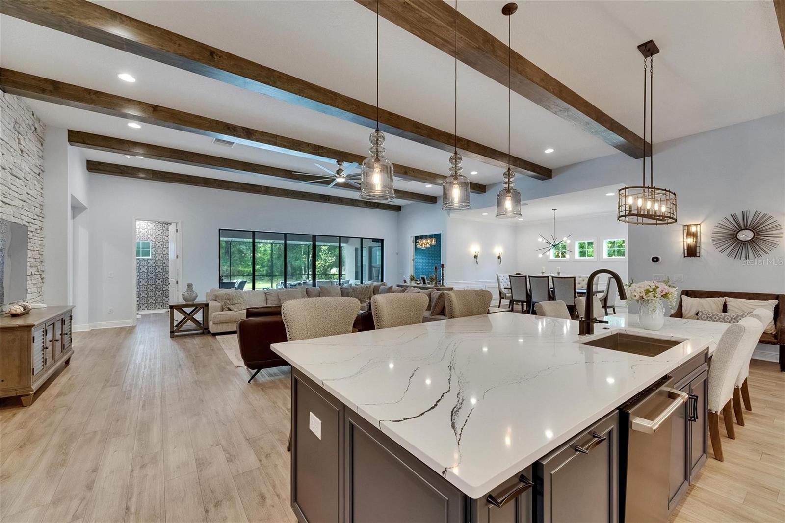 HINTON HAWKSTONE - Residential