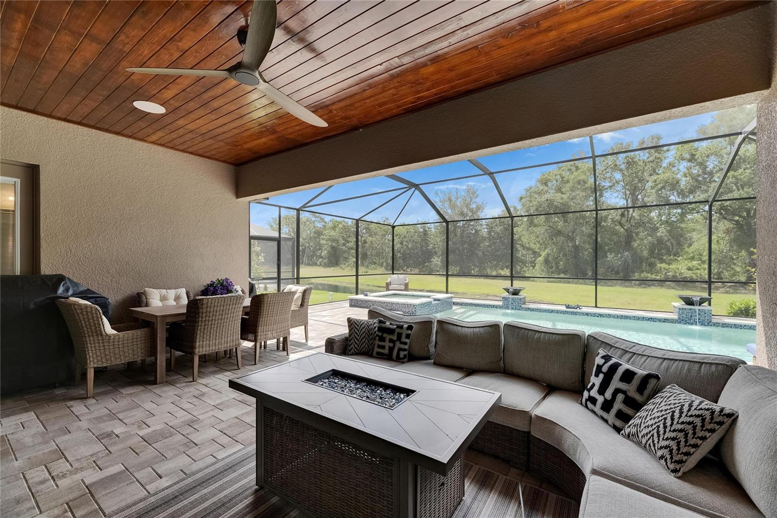 HINTON HAWKSTONE - Residential