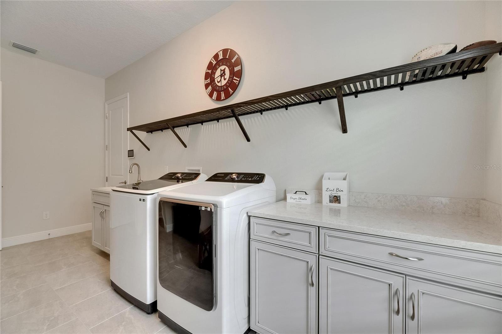 HINTON HAWKSTONE - Residential