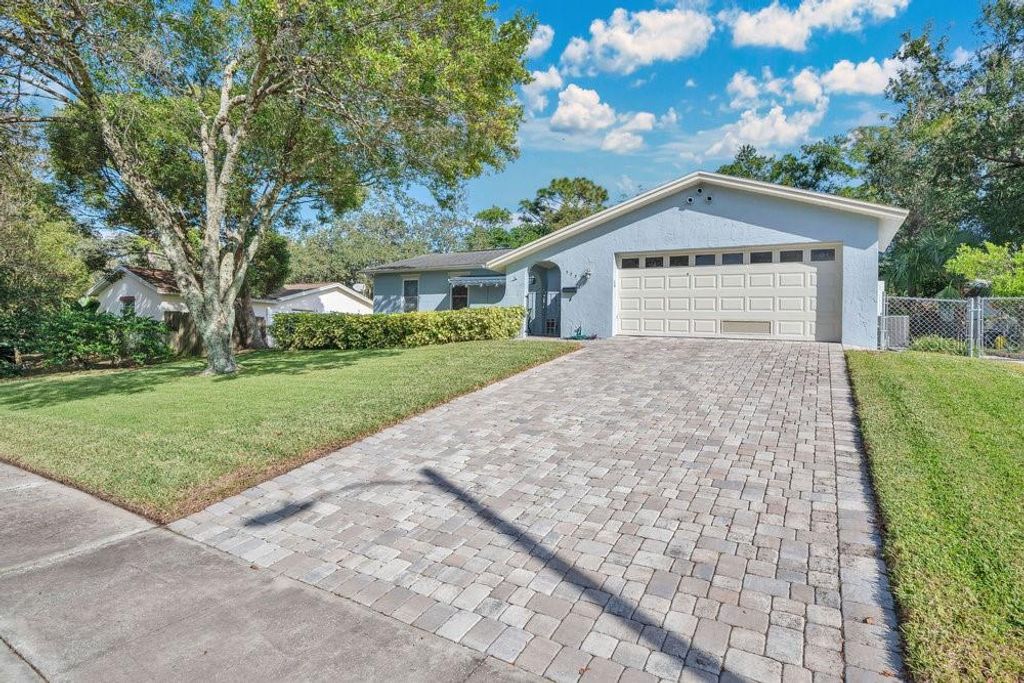 Photo of 535 Sunrise Drive, Casselberry, FL 32707 (MLS # V4945757)