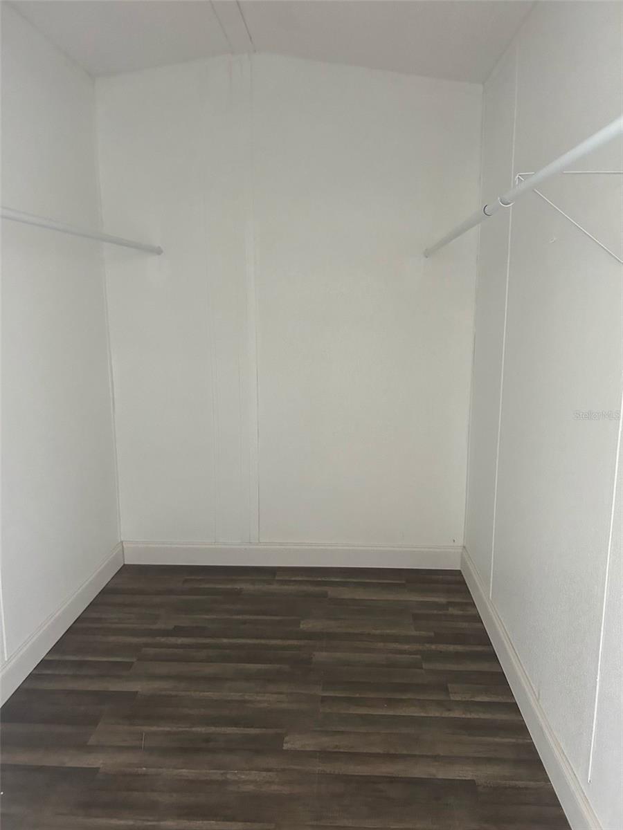 1369 HORSESHOE LOOP