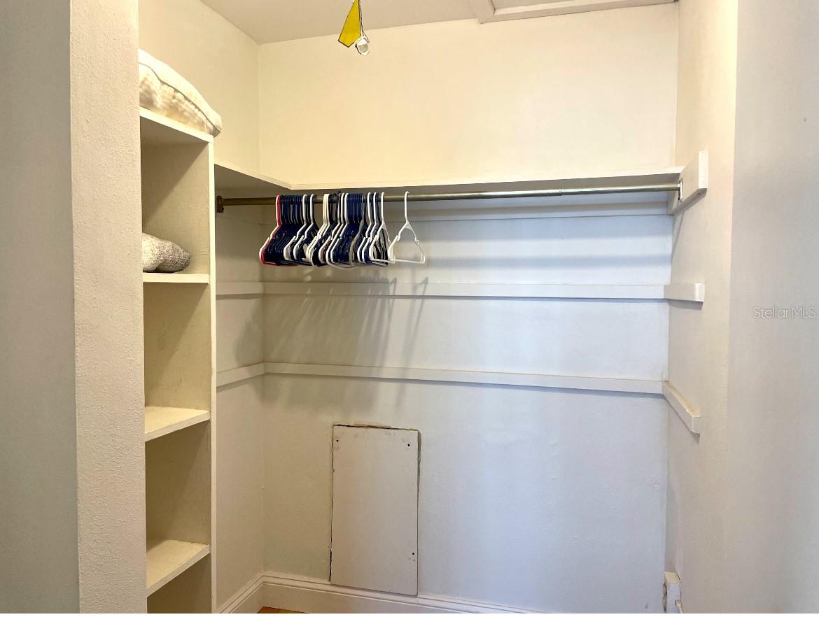 DOUGLAS ARMS - Residential