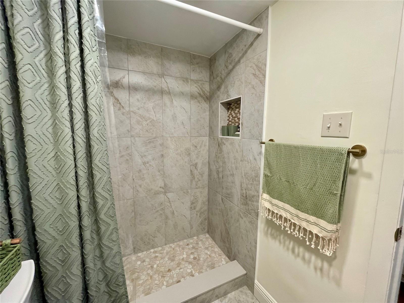 DOUGLAS ARMS - Residential