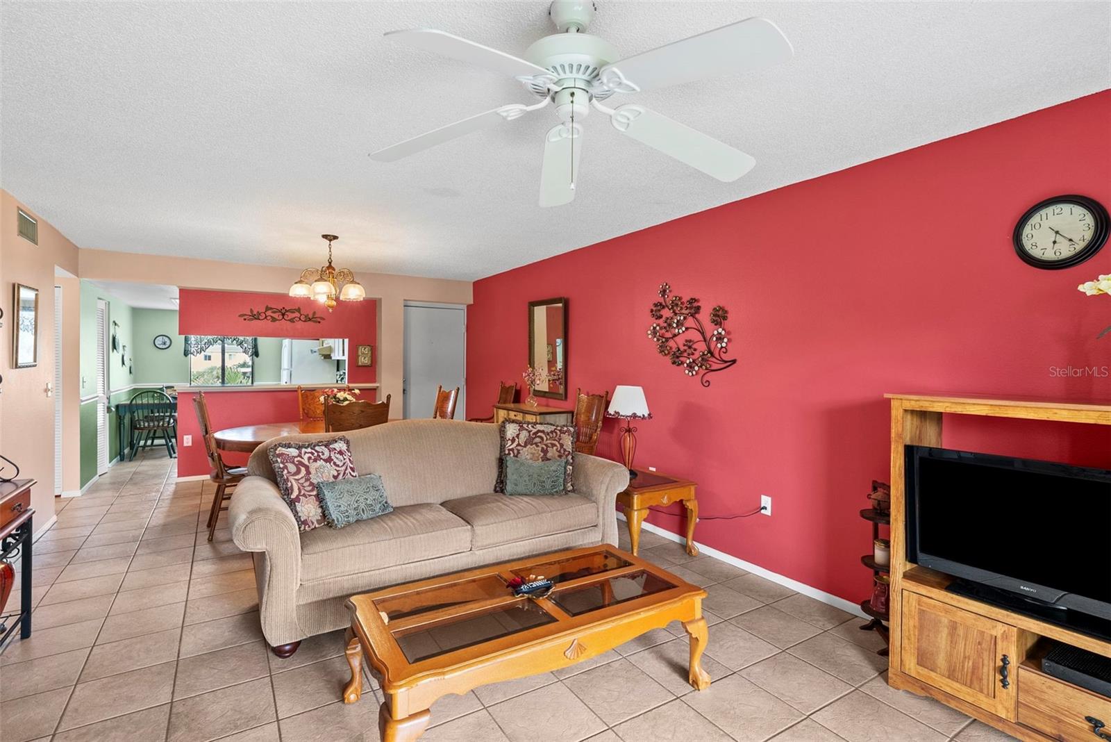 106 W CYPRESS CT 106