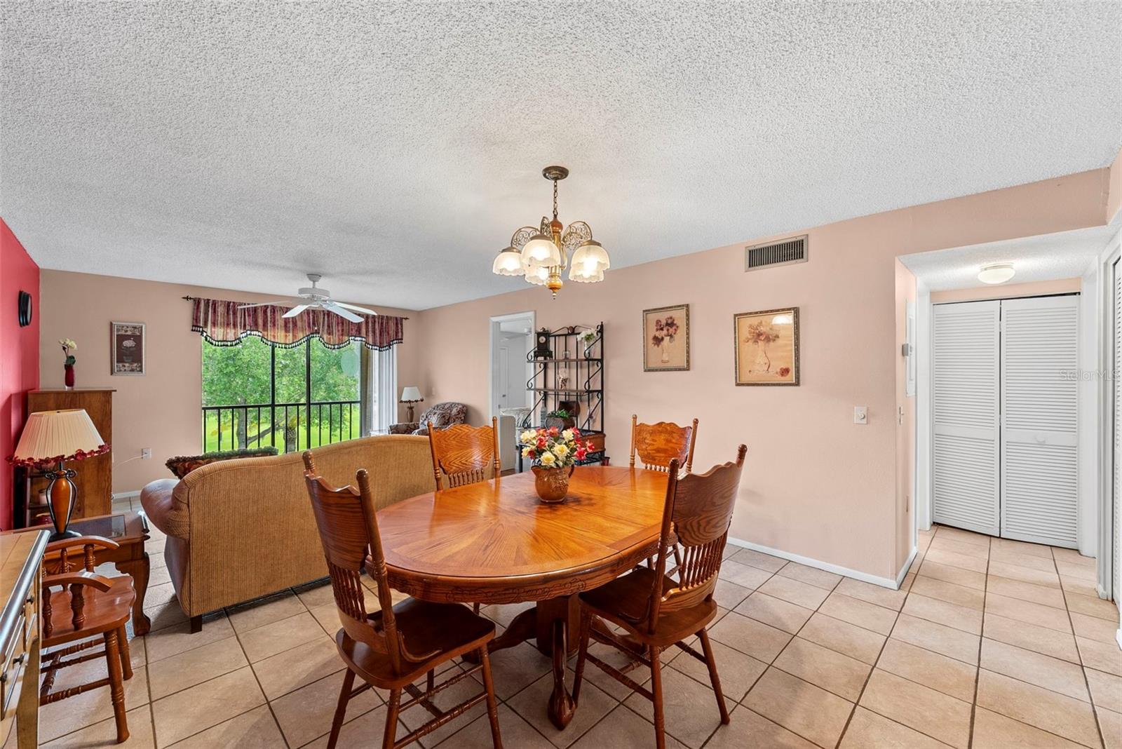 106 W CYPRESS CT 106