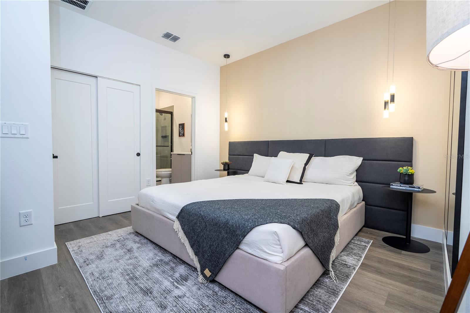 WESTSIDE CAY - Residential